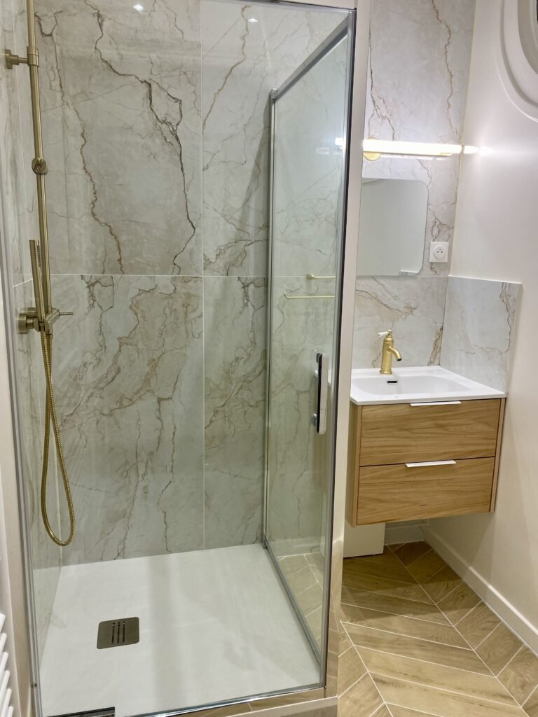 Douche élégante salle de bain Baudelaire Résidence Hyacinthe centre Lorient"
