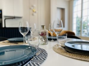 Table dressée espace repas Apollinaire Lorient